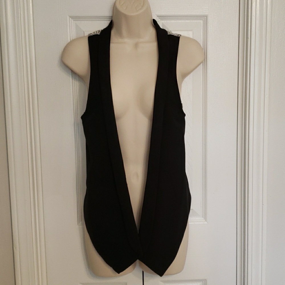 Spring Street junior's black/white vest size small